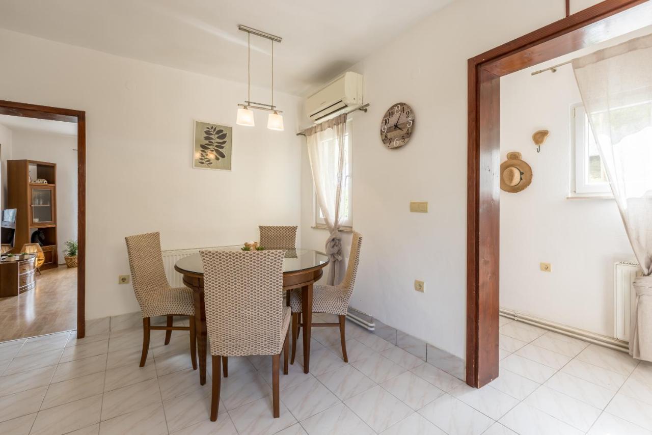 Citrus Accommodation Kastela Exterior photo