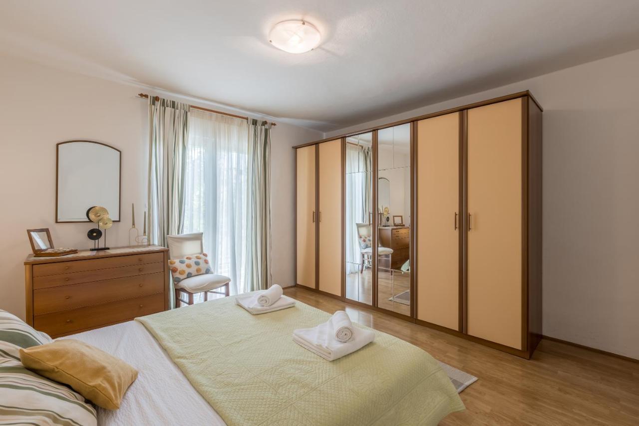 Citrus Accommodation Kastela Exterior photo